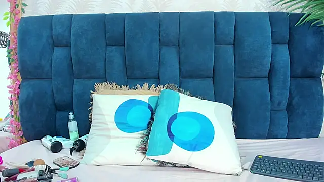 Snapshot of Melody_Megann chatting on October 15, 8:33 pm Melody Megann online show from October 15, 8:33 pm