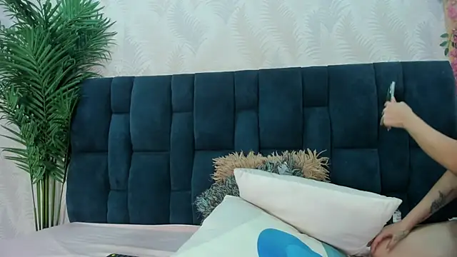 Snapshot of Melody_Megann chatting on October 17, 8:34 pm Melody Megann online show from October 17, 8:34 pm