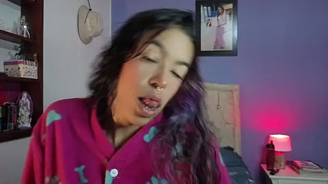 stephania t online show from April 7, 3:14 pm