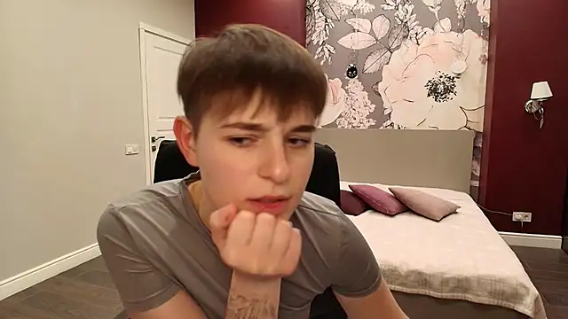 EmiliaYours online show from October 5, 2:33 pm