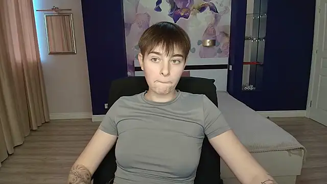 EmiliaYours online show from October 19, 2:19 pm