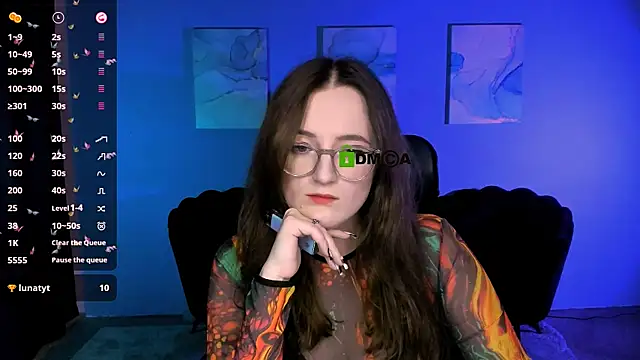 luna berryy online show from November 9, 8:49 pm