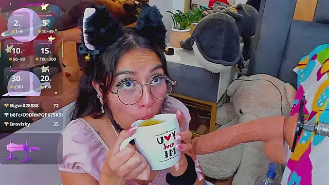 Snapshot of MadyJackson chatting on October 16, 1:14 pm MadyJackson online show from October 16, 1:14 pm