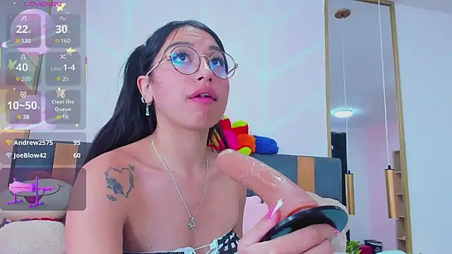 Snapshot of MadyJackson chatting on October 14, 12:52 pm MadyJackson online show from October 14, 12:52 pm