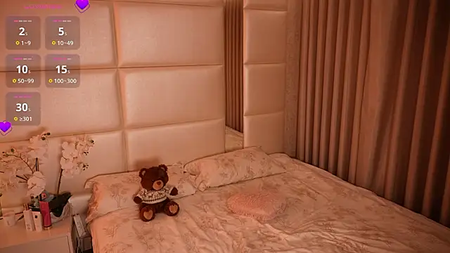 Lilly Colins online show from February 6, 7:39 pm