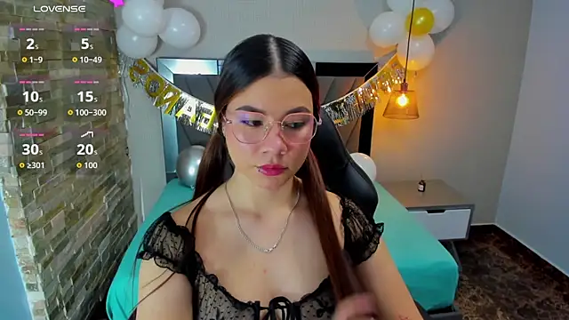 LIANEUMANN online show from October 28, 8:03 pm