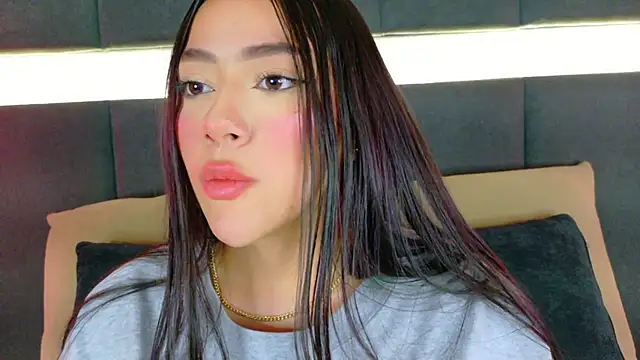 Snapshot of nicolle_pierce chatting on October 27, 2:34 pm nicolle pierce online show from October 27, 2:34 pm