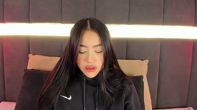 Snapshot of nicolle_pierce chatting on September 24, 12:37 pm nicolle pierce online show from September 24, 12:37 pm