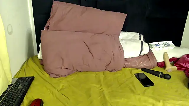 Snapshot of Busty-Londie chatting on October 30, 4:52 pm Busty-Londie online show from October 30, 4:52 pm