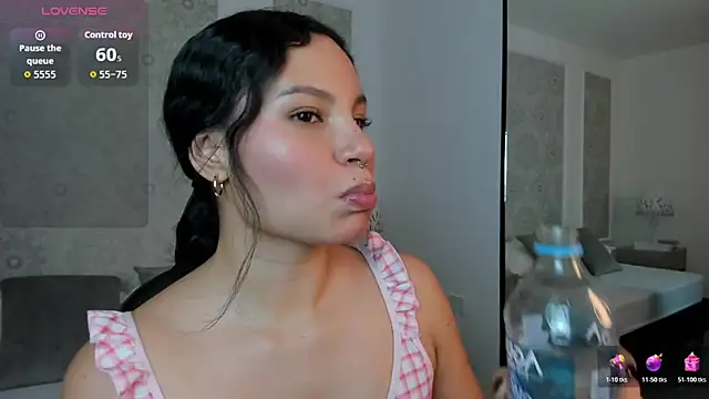 Snapshot of dulce_natyy chatting on October 22, 2:27 am dulce natyy online show from October 22, 2:27 am