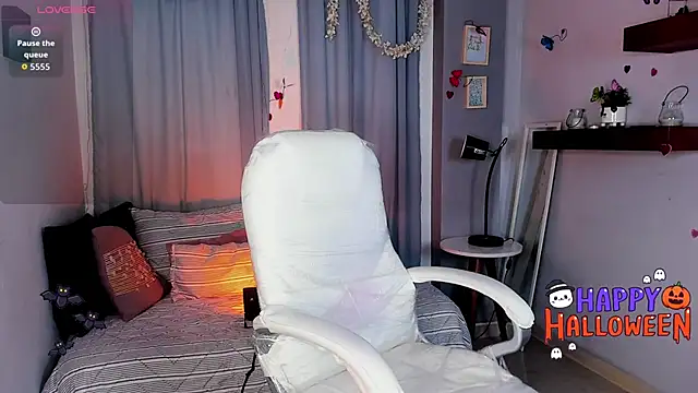 MiaDlucca online show from October 31, 11:53 pm