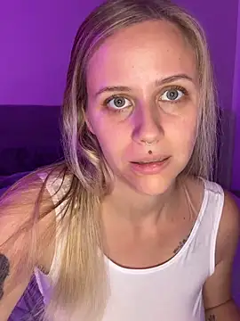 lunawolf21 online show from October 13, 7:05 pm