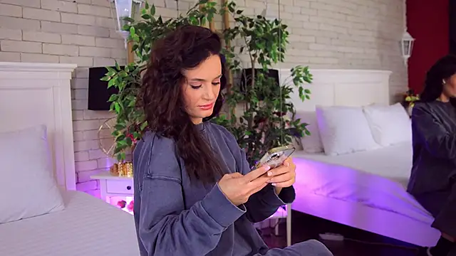 CarlaWhite online show from October 26, 4:30 am