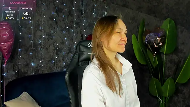 Lillian White online show from March 8, 1:02 am