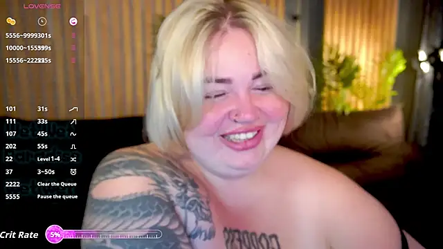 ZaraReignn online show from October 3, 5:56 am