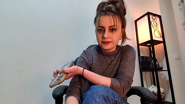 Eelleen online show from March 26, 1:13 pm