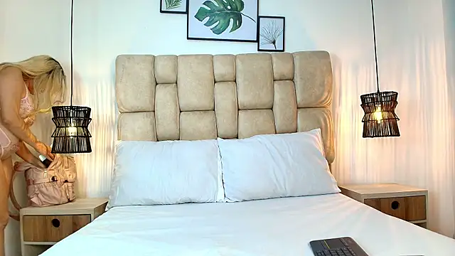 AdharaSmithh online show from January 15, 7:20 pm