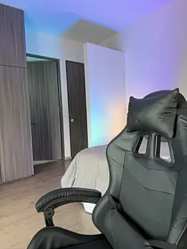 SophieRaily  online show from November 3, 8:13 pm