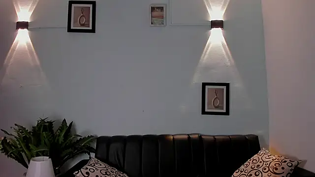 Snapshot of Mia_petite01 chatting on October 3, 11:10 pm Mia petite01 online show from October 3, 11:10 pm