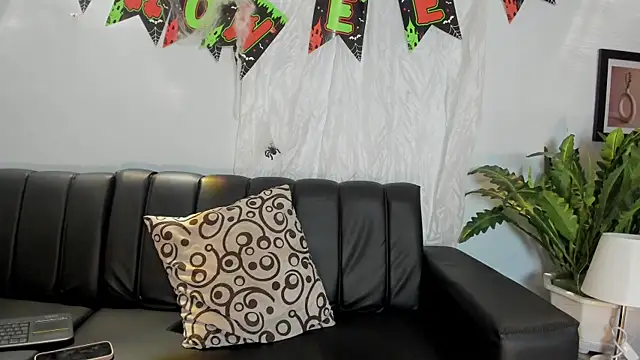 Snapshot of Mia_petite01 chatting on October 20, 12:24 am Mia petite01 online show from October 20, 12:24 am