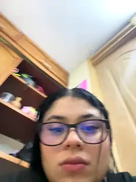 alissonfernandez  online show from November 21, 10:01 pm