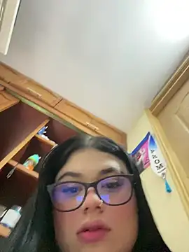 alissonfernandez  online show from March 10, 11:36 am