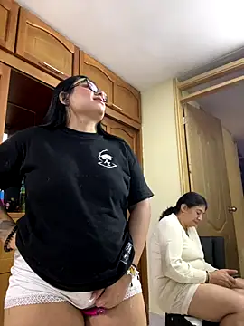 Snapshot of alissonfernandez_ chatting on October 16, 11:24 am alissonfernandez online show from October 16, 11:24 am