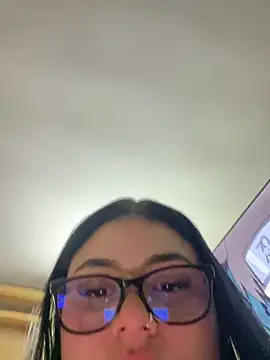 alissonfernandez  online show from December 20, 10:14 pm