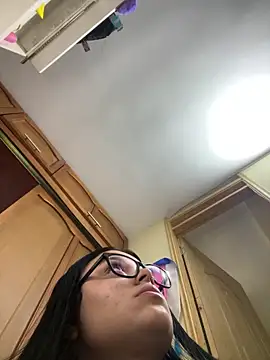 alissonfernandez  online show from February 10, 11:35 am