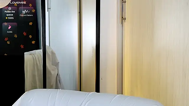 Snapshot of cutehanna1 chatting on October 4, 1:00 am cutehanna1 online show from October 4, 1:00 am