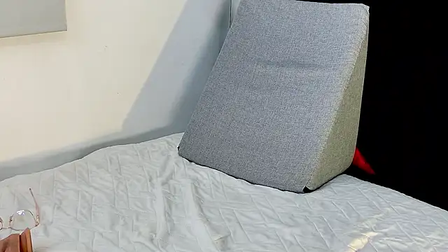 Snapshot of cutehanna1 chatting on October 7, 3:33 am cutehanna1 online show from October 7, 3:33 am