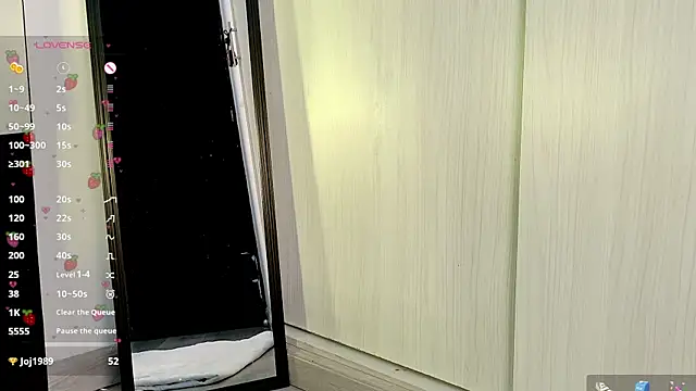 Snapshot of cutehanna1 chatting on October 13, 12:57 am cutehanna1 online show from October 13, 12:57 am