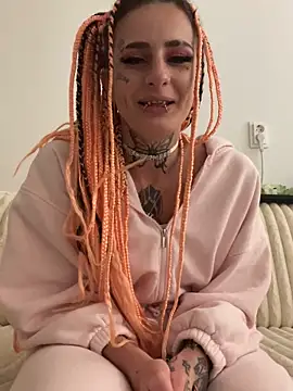 BlazyKitsune- online show from November 9, 11:00 pm