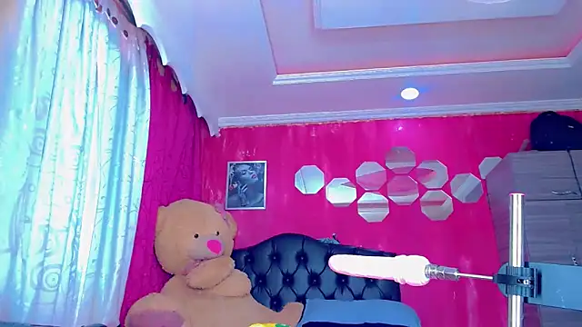 TiffanyMackensyy online show from December 3, 7:49 pm