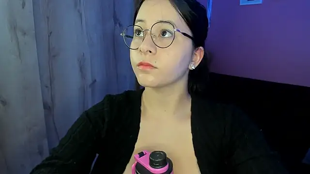 agnes 213 online show from November 18, 3:13 pm