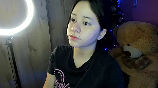 agnes 213 online show from December 3, 1:02 pm