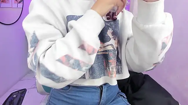 Snapshot of Theia_moon chatting on October 13, 1:14 pm Theia moon online show from October 13, 1:14 pm