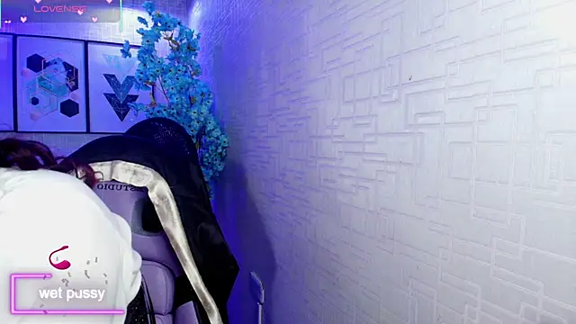 Snapshot of Theia_moon chatting on October 7, 1:37 pm Theia moon online show from October 7, 1:37 pm