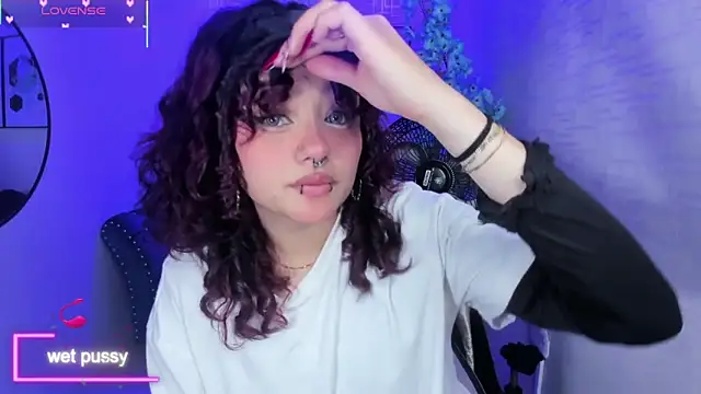 Snapshot of Theia_moon chatting on October 3, 2:00 pm Theia moon online show from October 3, 2:00 pm