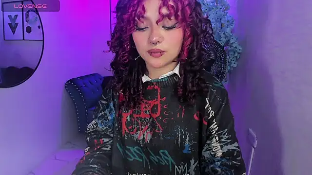 Snapshot of Theia_moon chatting on October 8, 1:48 pm Theia moon online show from October 8, 1:48 pm