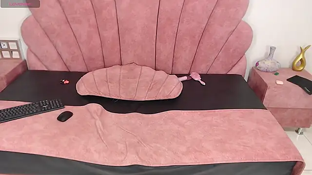 Candy Bony online show from April 8, 12:40 pm