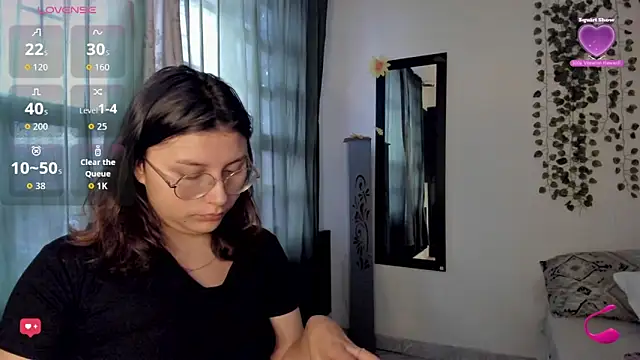 Noellesable online show from October 30, 5:47 pm