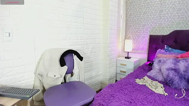 Snapshot of sweet_kitty0110 chatting on October 13, 8:11 pm sweet kitty0110 online show from October 13, 8:11 pm