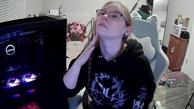 LilyFoxxx online show from December 17, 6:06 am