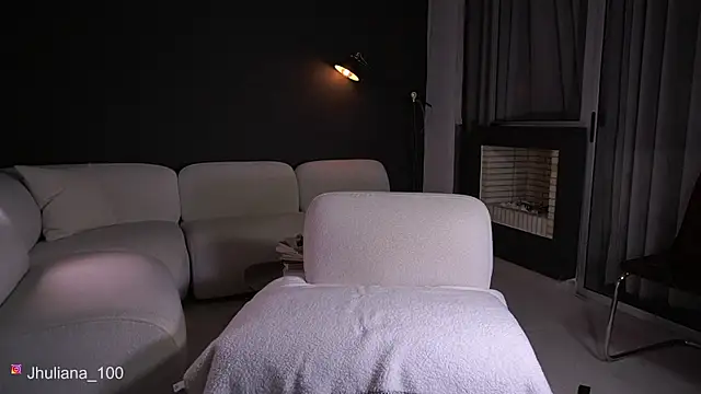 paulacora100 online show from April 22, 2:52 am