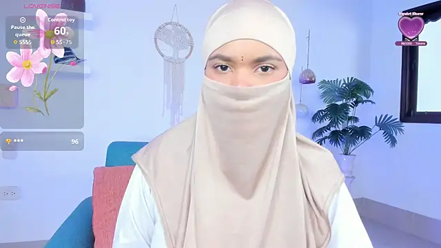 Snapshot of saray_halam chatting on October 28, 6:57 pm saray halam online show from October 28, 6:57 pm