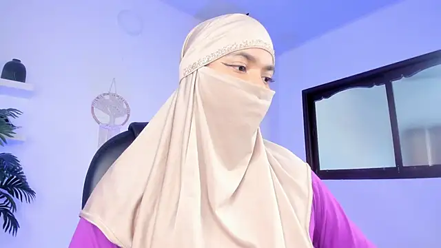 Snapshot of saray_halam chatting on October 13, 10:01 pm saray halam online show from October 13, 10:01 pm