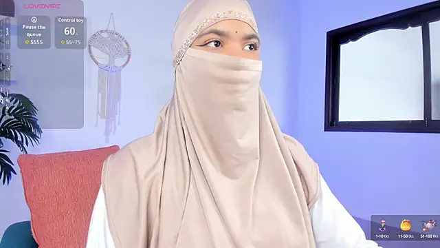 Snapshot of saray_halam chatting on October 8, 6:12 pm saray halam online show from October 8, 6:12 pm