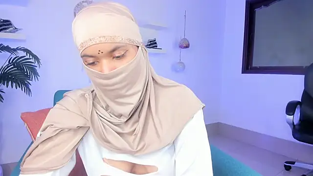 Snapshot of saray_halam chatting on October 17, 10:24 pm saray halam online show from October 17, 10:24 pm