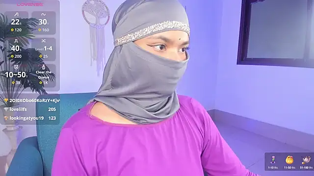 Snapshot of saray_halam chatting on October 16, 10:23 pm saray halam online show from October 16, 10:23 pm